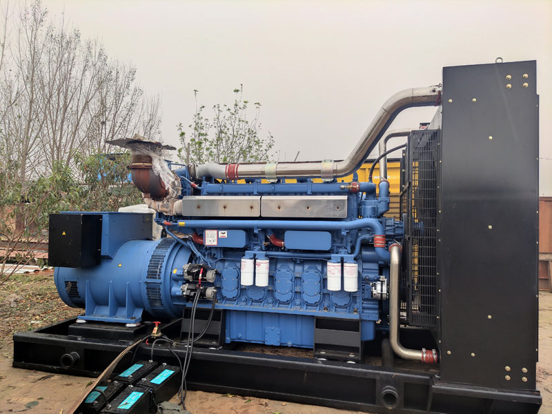 南充柴油发电机组更换机油时，应遵循哪些步骤？